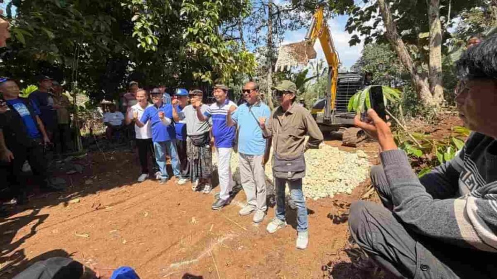 60 Tahun Menunggu, Warga Desa Sangketan dan Demokrat Bali Buka Jalan Swadaya 1,5 Km di Tabanan