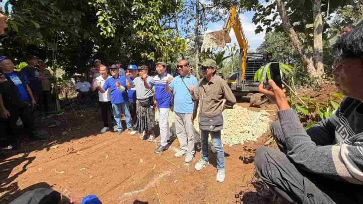 60 Tahun Menunggu, Warga Desa Sangketan dan Demokrat Bali Buka Jalan Swadaya 1,5 Km di Tabanan