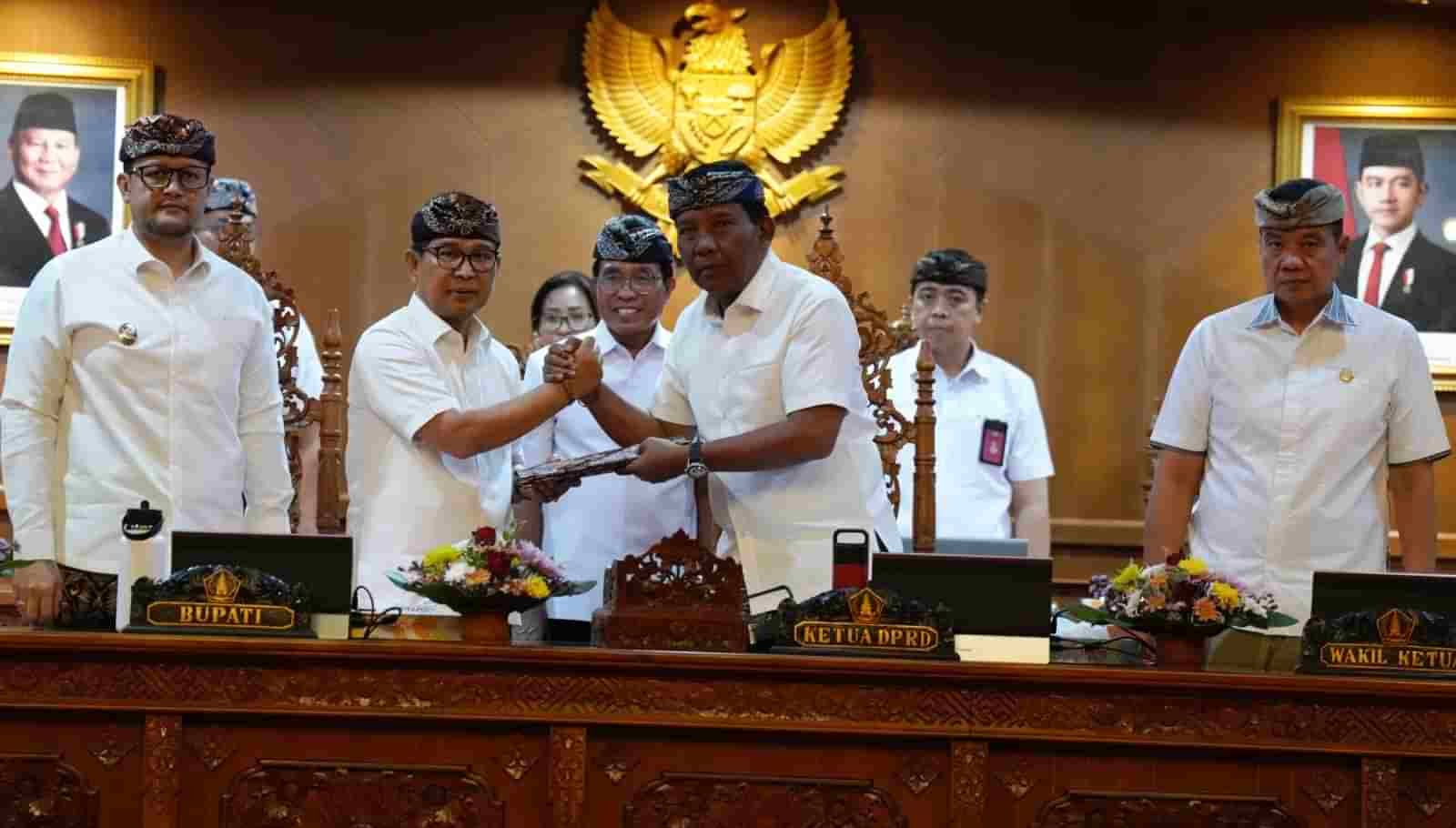 Bupati Badung Sampaikan Jawaban Atas Pandangan DPRD Soroti APBD 2026, Penataan Kuta, dan Atap Ilalang