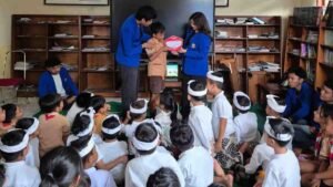 KKN Warmadewa Gelar Sosialisasi PHBS di SDN 3 Melinggih Kelod Gianyar