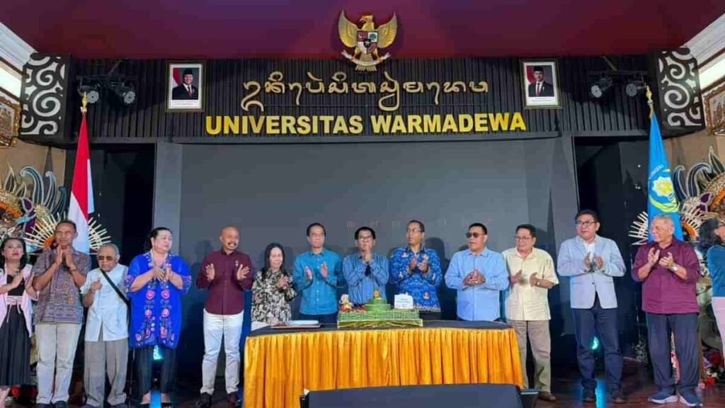 Puncak Dies Natalis ke-42 Universitas Warmadewa: Raih Capaian Akademik hingga Komitmen Kampus Hijau