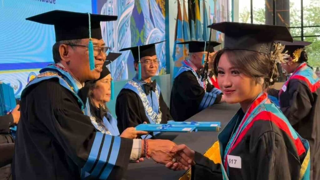 Wisuda ke-81 Universitas Warmadewa: Lepas 1.505 Lulusan dan Perkuat Daya Saing Global
