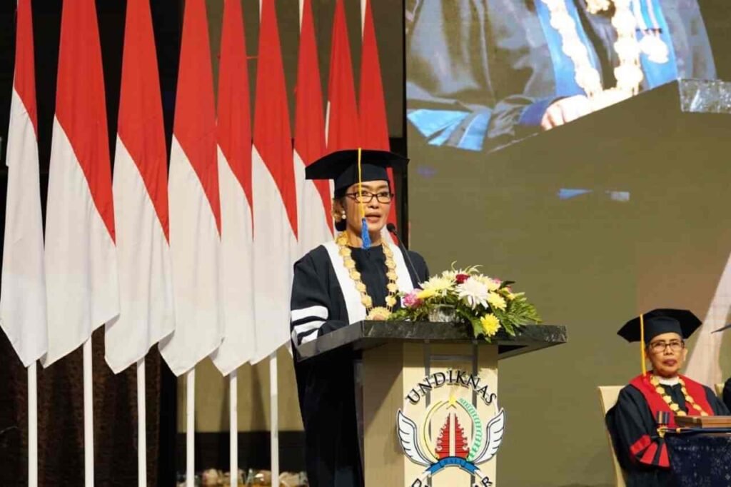 Kisah Prof. Widhiasthini: Tinggalkan KPU Bali demi Menjadi Guru Besar Undiknas Pertama FISHUM