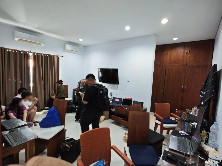 Nyamar Jadi Remote Worker, 21 WNA Sindikat Judi Online Digerebek Imigrasi di Kuta Bali
