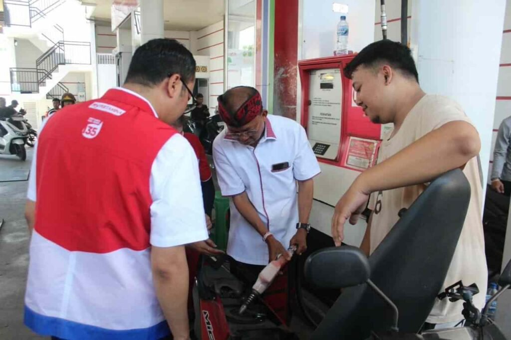 Percepat Distribusi BBM di Bali, Gubernur Koster Tinjau Depo Pesanggaran dan Pertamina Tambah Pasokan