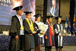 Undiknas Kukuhkan Prof. Widhiasthini Jadi Guru Besar Tetap Bidang Reformasi Administrasi